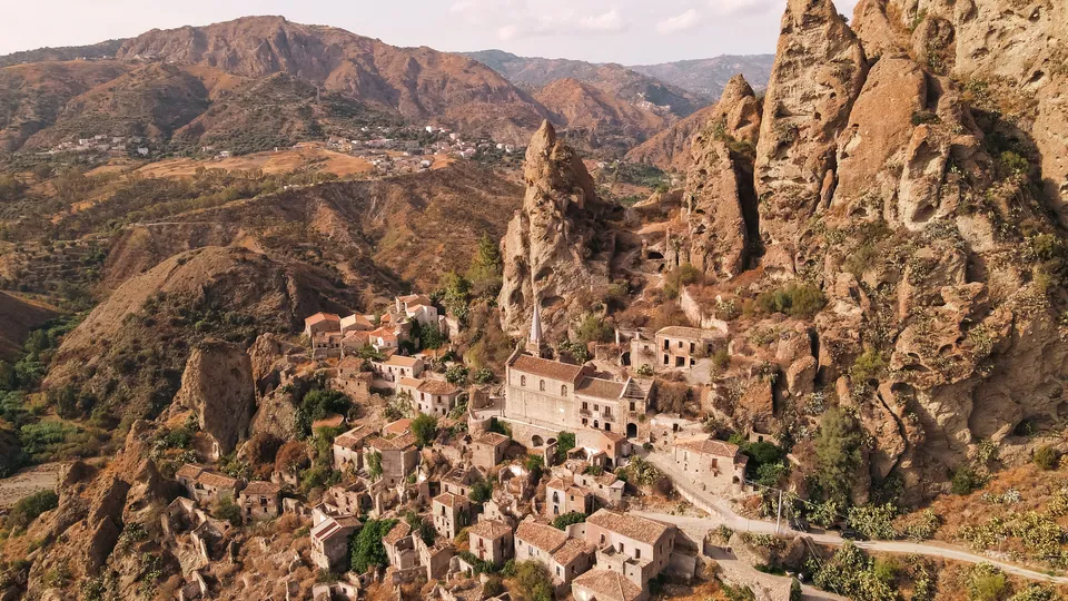 Pentedattilo: il Borgo Fantasma della Calabria