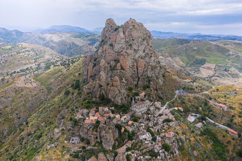  Pentedattilo & Bova: I Borghi Segreti dell’Aspromonte